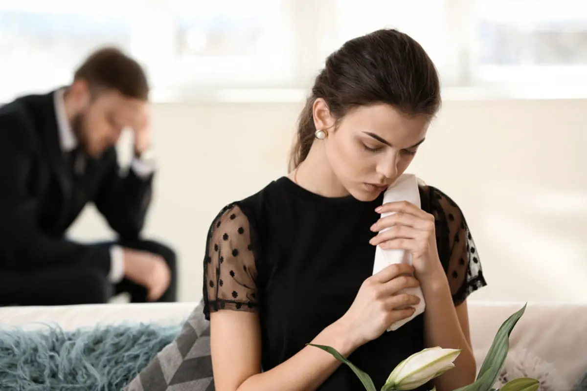 遺族年金が「5年で打ち切り」に!?「年収500万円」の夫が“子ども2人”を残して亡くなった場合、いくらもらえる？ 2028年度から替わる「遺族厚生年金」についてFPが解説