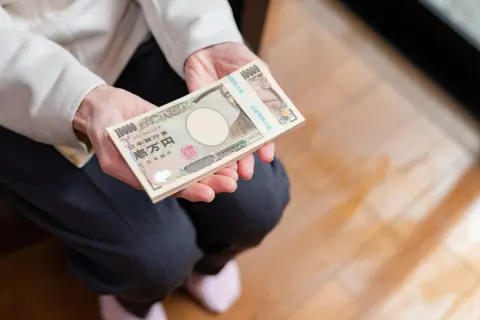 別居していた夫が死亡。稼ぎはかなりいい人で「年収1000万円」はありました。主婦だった私は「遺族年金」を月20万円はもらえるでしょうか？