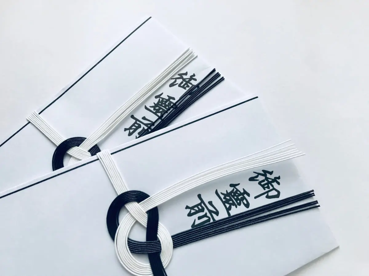 葬儀で香典を家族まとめて包もうとしたら、親戚から「1人ずつ出すべきだ」と言われてしまいました。マナーとしてはどちらが正しいのでしょうか？