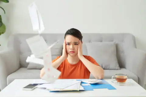 生活保護の申請を考えていますが、生活に必要な車を手放したくなくて悩んでいます…手放さなくていいケースはありますか？