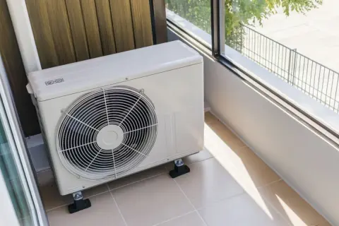 夏から付けていた室外機のカバー、暖房時期に付けていると電気代が上がるって本当？