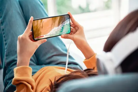 テレビはありませんが、スマホやiPadで動画視聴はできます。ただ、NHKを見ることはありません。この場合でも、NHK受信料を支払う義務は生じるのでしょうか？