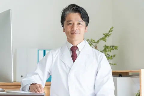 同じ医師でも“開業医は年収2600万円、勤務医は1400万円”。「開業医になっても儲からない」という噂は実際どうなの？