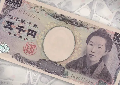 祖母の家で遺品整理中に旧5000円札を見つけました。状態が良いピン札です。プレミアはつくのでしょうか？