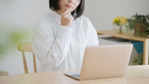 NHKを解約する場合は「テレビを廃棄する必要がある」と聞きました。スマホでNHKを契約していたら、「解約＝スマホ処分」の必要があるということでしょうか…？