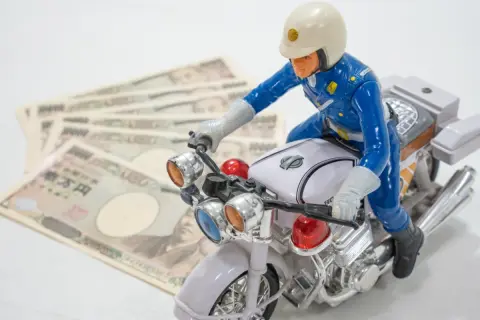 速度超過で「1万5000円」の“反則金”を払うことに…生活が厳しく「納付は任意」とも聞くので、支払わなくて大丈夫でしょうか？ せめて“分割払い”はできますか？