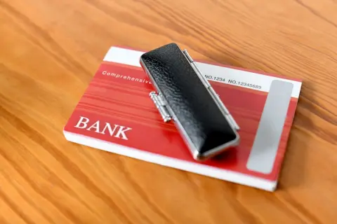 父の遺品整理をしていたら、私名義の「定期預金通帳」が出てきた！ 50万円と少額なのですが、これも「相続」の対象になるんでしょうか？