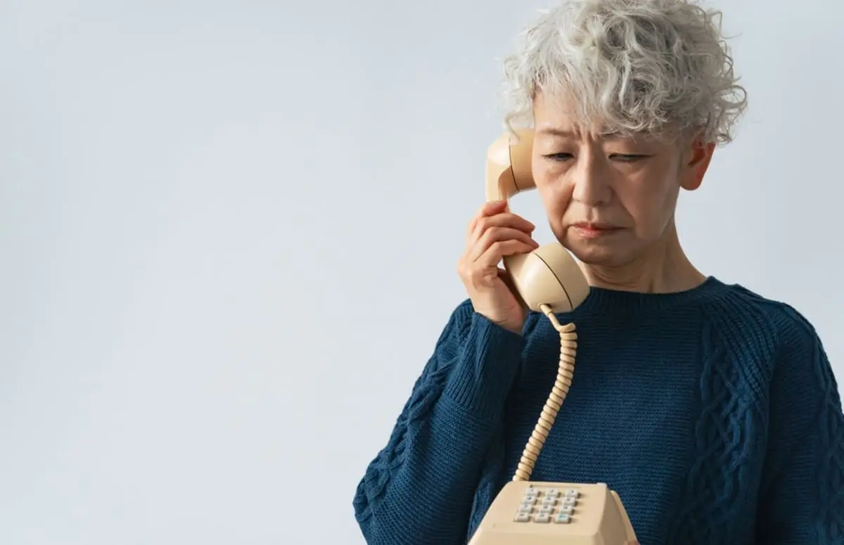 実家は「固定電話」をいまだに使っています。来年4月から「年2640円」値上げされるそうですし、これを機に“解約すべき”でしょうか？ 契約のメリットも解説