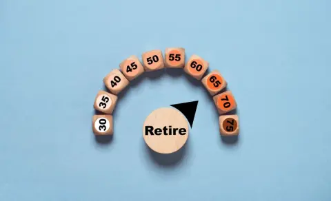 退職の月で年金額が変わるって本当？ “64歳11ヶ月がベスト”といわれる理由が知りたいです。