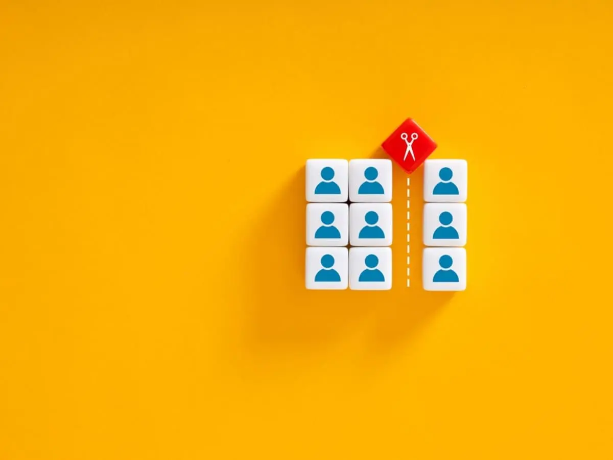 40代後半「年収500万円」の会社員ですが“リストラ”の対象に！ 年収450万円の「契約社員」なら残れるそうですが、どうせ年収が下がるなら“正社員での転職”を探すべきでしょうか？