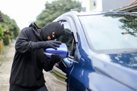 日本の「古いスポーツカー」は“よく盗まれる”!? 25年ルールでの「海外需要」「価格高騰」…古くても“価値のある車”とは？ 90年代以前の車は要注意！