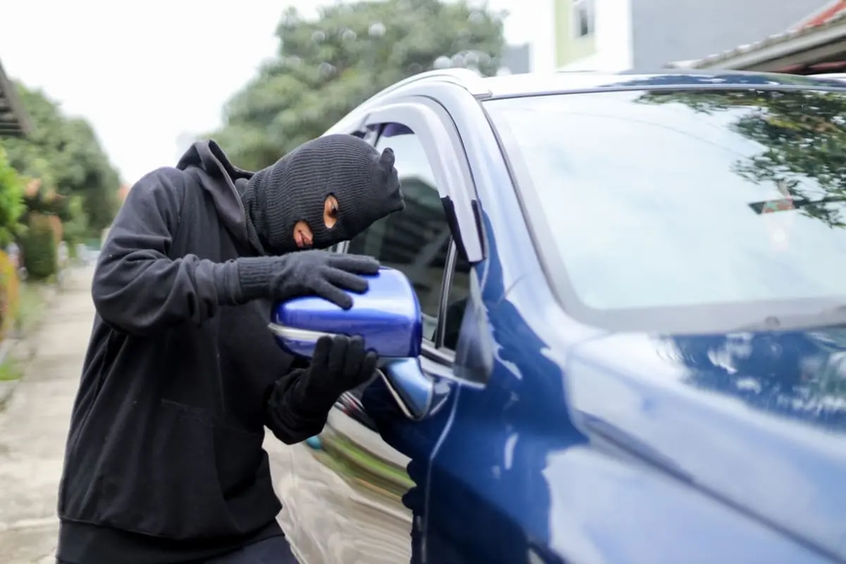 日本の「古いスポーツカー」は“よく盗まれる”!? 25年ルールでの「海外需要」「価格高騰」…古くても“価値のある車”とは？ 90年代以前の車は要注意！