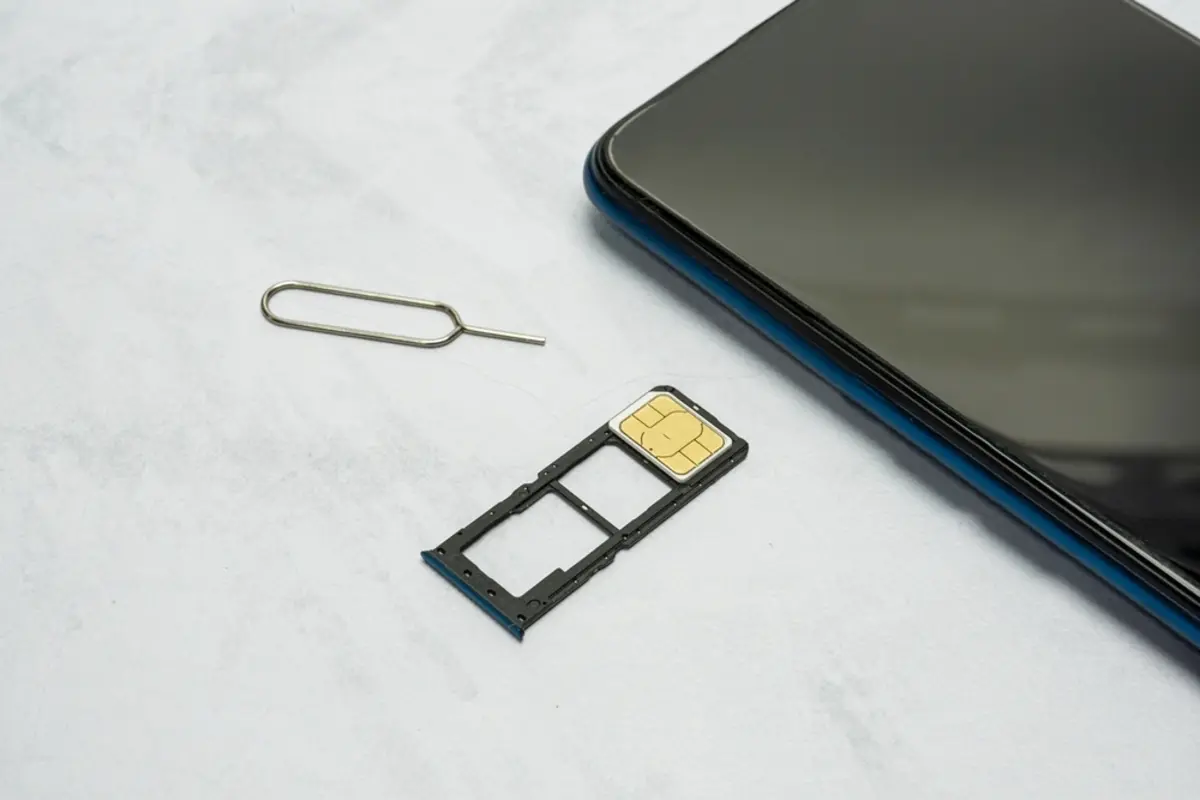 スマホを「格安SIM」に乗り換えたら月に「5000円」も安くなりました。大手キャリアと比べてこんなに料金差があるのはなぜ？