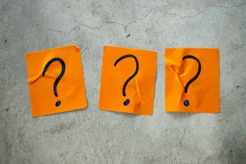 「受給手続き前に亡くなると年金はもらえない」と聞いて驚きました。夫婦と独身で対応が違うんでしょうか？