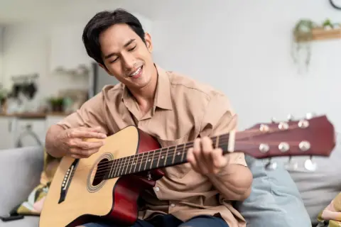 友人が「ふるさと納税で“高額のギター”を買った！」と言っていました。調べると約50万するのですが、かなり年収が高いのでしょうか？