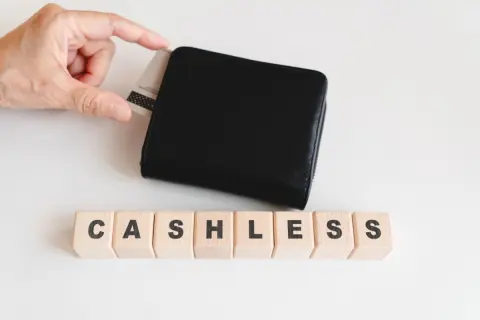 家計の現金・預金残高は「1126兆円」にものぼる！ しかし若者の“手元キャッシュ不足”が当たり前に…!? もう現金レスが普通なの？