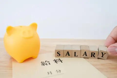 高校教師の友人が「小学校教師のほうが年収は40万円以上高い」とぼやいていました。学校が違うだけでそんなに差があるものでしょうか？