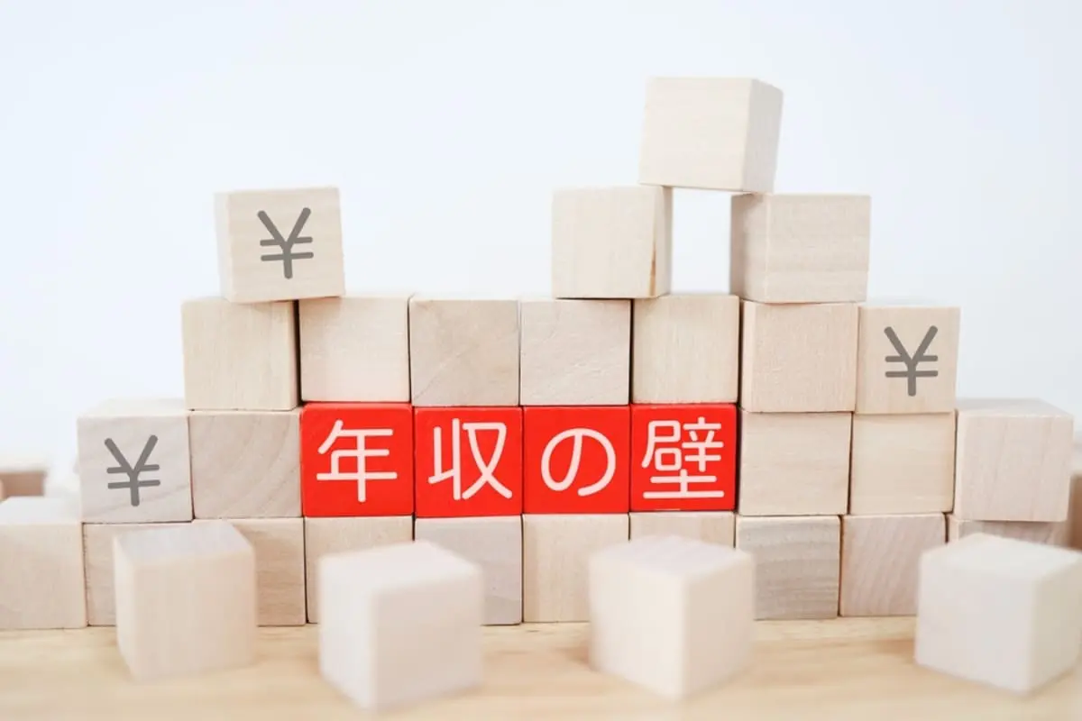 夫に言われて、パート収入が「130万円」程度になるように調整しています。「年収の壁」は160万円まで引き上げられたと聞いたのですが、今より働くと損するのでしょうか…？