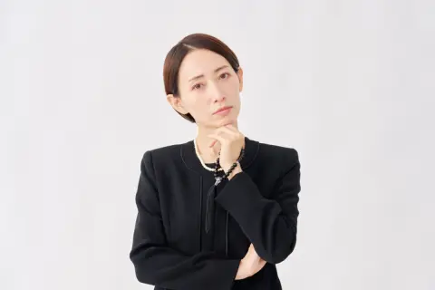 母が亡くなり、葬儀費用「150万円」を娘である私が立て替えました。“相続前”に母親の口座から引き出そうと思いますが、問題ありますか？
