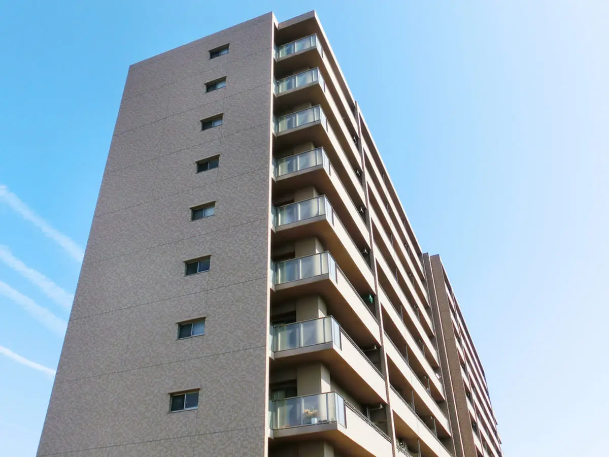 就職をきっかけに上京を考えています。都内で家賃6万円以内の物件は現実的でしょうか？ あわせて、初期費用の相場も知りたいです。