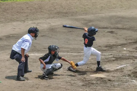 息子が少年野球を始めました。道具一式10万円、月謝2000円、定期的な懇親会… 想像以上に出費が多く、家計に負担が出ています。懇親会はどこまで応じるべき？