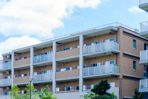 35歳で“年収180万円”、公営住宅への引っ越しを検討していますが「独身でも住めるの？」と母に聞かれました。申し込むには同居者がいないとダメなの？