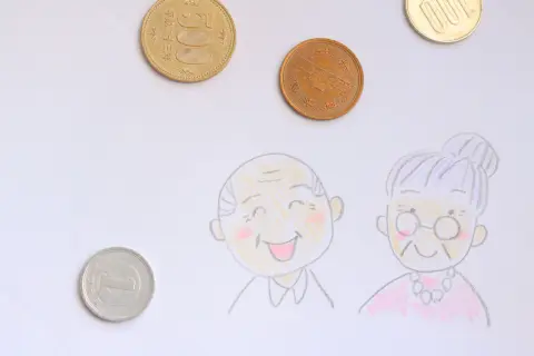 12月は年金支給月！ 申請すれば“月額最大5450円”の「年金生活者支援給付金」が支給される可能性も。年金加入期間“35年”だといくらもらえる？