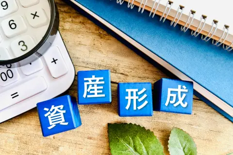 50歳独身で“年収1000万円”の大企業勤めですが「金融知識も貯蓄もゼロ」…。定年までの10年間で“1000万円”は貯めたいですが、「NISAのつみたて投資枠」に“上限額”まで拠出しても無理でしょうか？