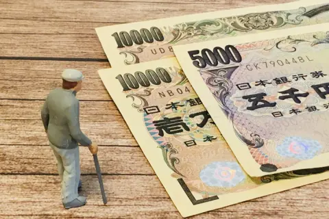 定年間近の父は「退職金も1000万円出るし、隠居生活は今ある貯金300万円と月20万円の年金で、夫婦2人で暮らせる」と豪語。「老後2000万円問題」の話も聞きますし、“老後破産”が少し心配です……。
