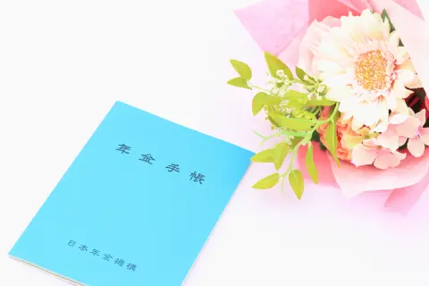 年金を「月15万円」受け取る夫と、70歳で死別…妻の私は「遺族年金」を受け取れますか？ 自分の年金「7万円」と合わせれば、“残りの老後生活”は暮らしていけるでしょうか？