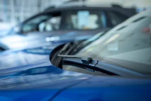 ガソリン税「暫定税率」廃止で家計はどう変わる？1日20km走る家庭の場合を試算