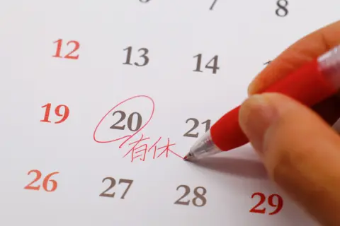 月収7万円のパート勤務です。職場に有休を申請したら「ダメ」と言われました。正社員でないと有休は取れないのですか？