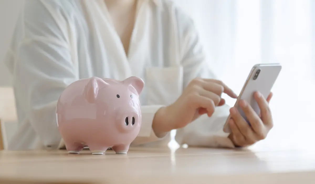 50代の金融資産額が平均で「1000万円」を超えるとニュースで見ました。うちは毎月「7万円」の貯金がやっと…。皆そんなにお金があるのでしょうか？