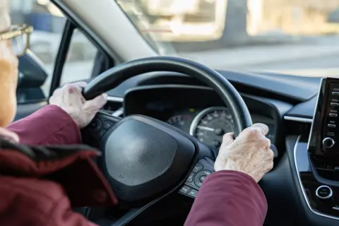 退職金「2000万円」を使ってマイカーの買い替えをすると言う父…貯金も「1000万円」あるから大丈夫と言うのですが、夫婦2人安心して生活していけるでしょうか？