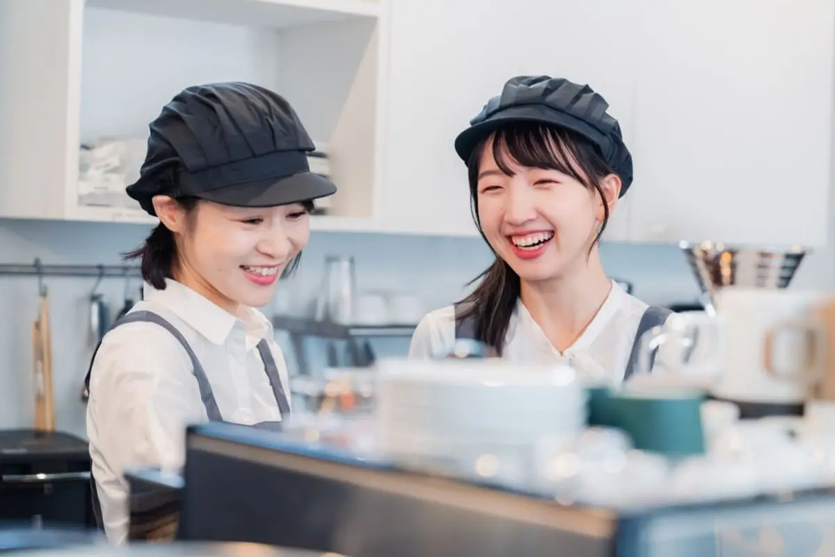 扶養から外れないために「年収130万円」に収まるようにバイトをしている娘。健康保険の扶養から外れて「年間20万円」を負担する可能性があるといわれたのですが、なぜでしょうか？