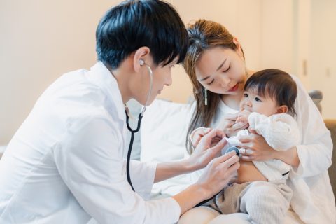 年末年始は一時「マイナポータル」がサービス停止、病院窓口での「マイナ保険証の利用登録」も不可って本当!? もし年末年始に子どもが高熱を出したら“10割負担”になってしまいますか…？