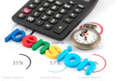 【注意】転職後「確定拠出年金・200万円」を放置…引っ越しの“手続き忘れ”で「70万円」損する場合も!? 年3％運用の場合で“資産額”をシミュレーション