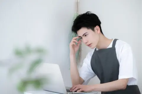 「ダブルワーク」をしているのですが、間違えて2つの勤務先で年末調整をしてしまいました。12月中にどちらかを訂正すれば問題ないでしょうか？