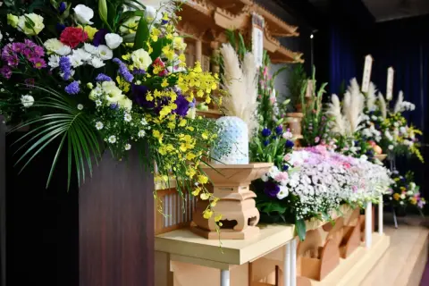 「追加料金なし25万円プラン」の家族葬のはずが、オプション地獄で最終的に倍以上かかりました。家族葬でもこれくらいかかるものなのでしょうか？