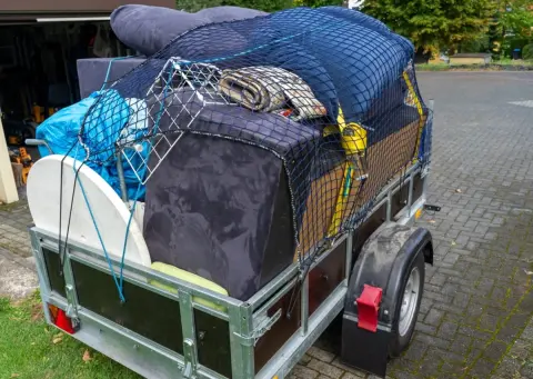 引越しで大型ごみがたくさん出ます。不用品回収車にテレビや冷蔵庫を出しても大丈夫でしょうか？あとから料金を請求されることはありませんか？