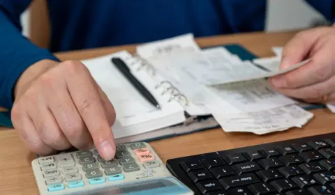 77歳の母と同居をするにあたり「年金」「貯金」はすべて管理したいです。高齢の母は「自分で管理できる」と言いますが、問題が起きないでしょうか…？