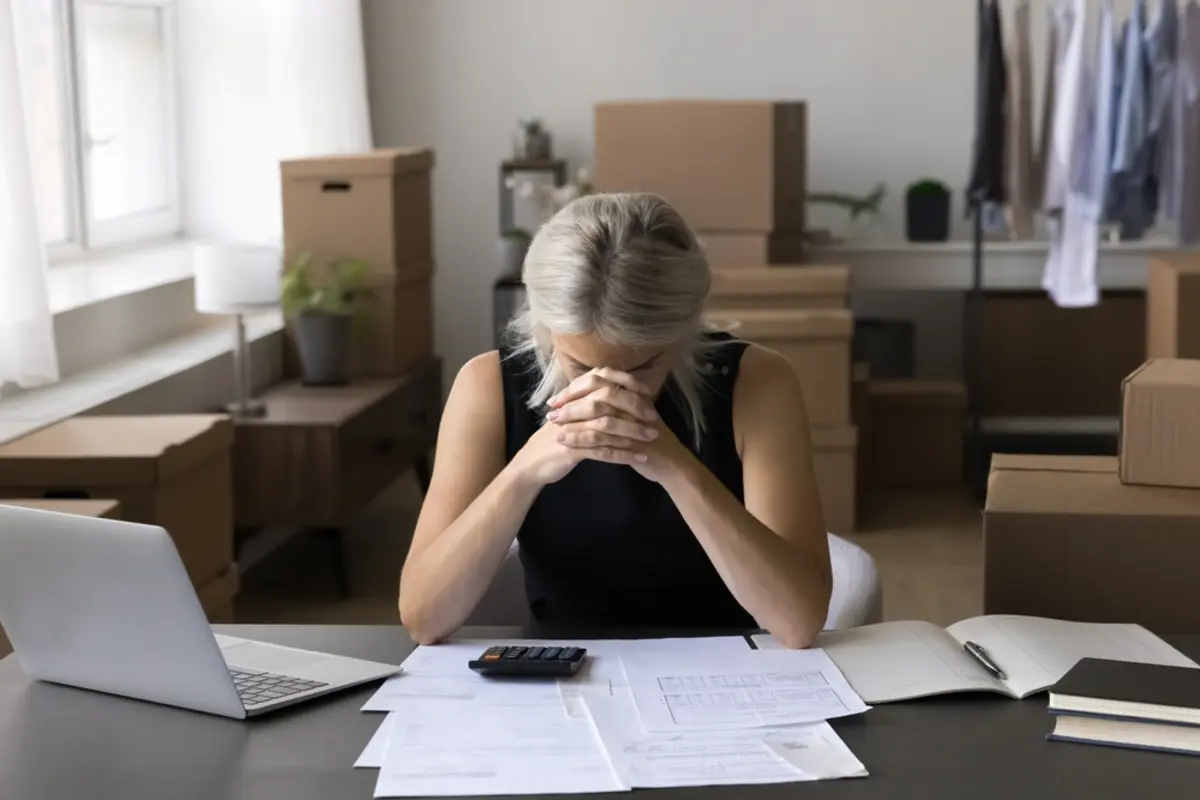 先日夫が亡くなり「遺族年金」の手続きをしていましたが、100万円の借金が発覚。相続放棄したら「遺族年金」はもらえなくなる？