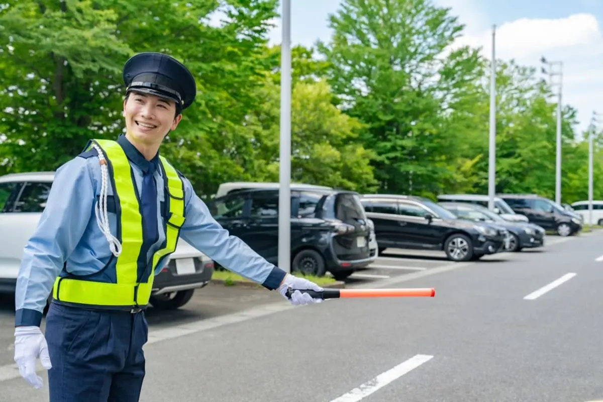 交通警備員はどのくらい稼げる？給料アップする方法は？