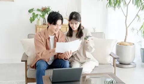 住宅ローン“変動金利”のまま繰り上げ返済するか、“固定金利に乗り換えて返済期間を短縮するか”で迷う同僚。金利上昇局面で優先すべきはどっち？