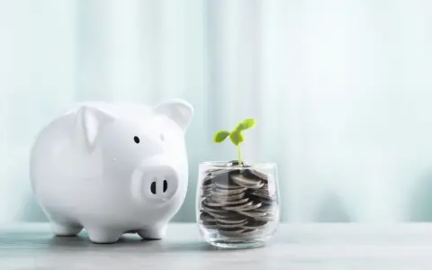 年金だけで生活できている高齢者世帯は「半分もいない」って本当？ “老後貧乏”に陥らないために最低限いくらくらい貯金しておくと安心？