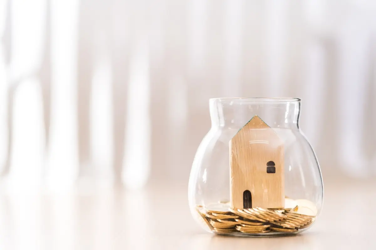 貯金はほぼゼロですが、年金15万円・独身・住まいは市営住宅です。老後の貯金がなくてもやっていけますか？