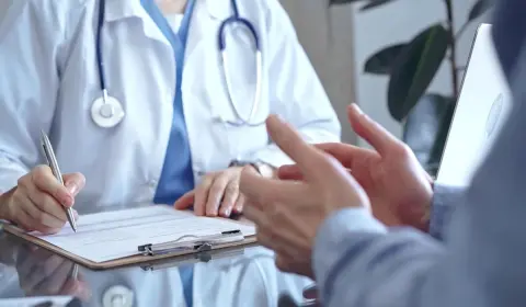 66歳の母が手術・入院予定。「医療費は20万円くらい」と言われ不安でいっぱいに。高額療養費制度が使える場合と使えない場合がると聞いたのですが、本当ですか？