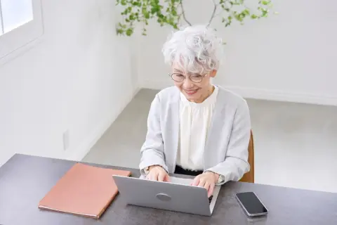 年金月12万円の母が「週3で働きたい」と言うけれど…年金が「減額」されるんじゃないの？“在職老齢年金”で損をしない働き方は？