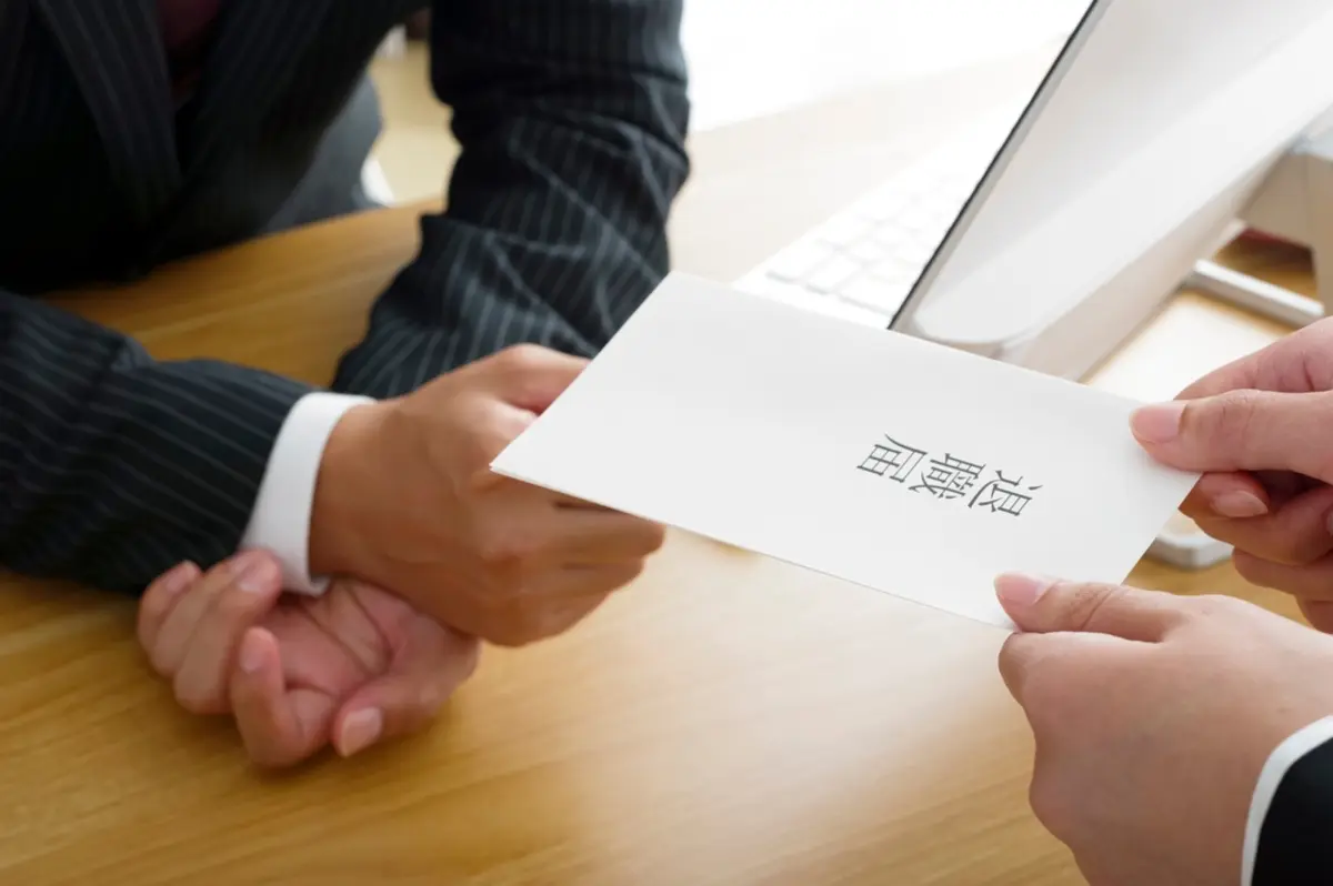 夫が突然「会社を辞めて独立したい」と…貯金300万円で小学生の子ども2人、やっていけそうですか？　開業手続き・補助金について解説