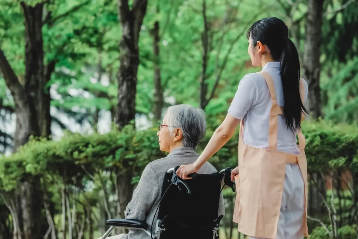 都内の老人ホームは入居一時金だけで「2000万円」かかる場合があるって本当!? 70歳で貯金500万円ほどしかありません…子どもに頼るしかないでしょうか？